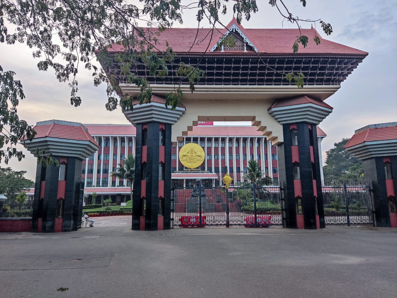 केरलम निजी विश्वविद्यालय विधेयक लौटाने की मांग करेगा