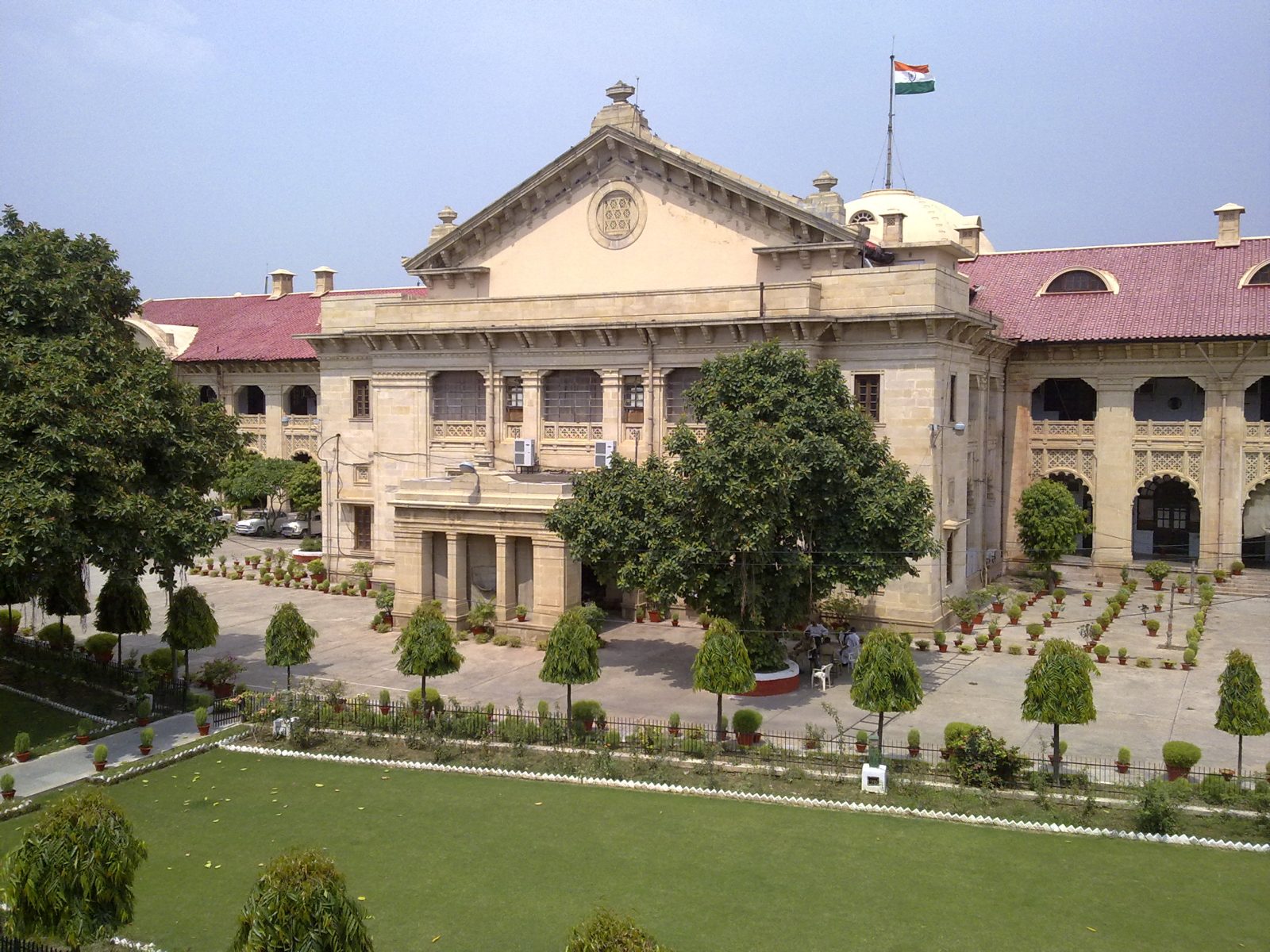 अलाहाबाद उच्च न्यायालय: १९८० च्या खून प्रकरणातील दोन दोषी तेव्हा अल्पवयीन होते